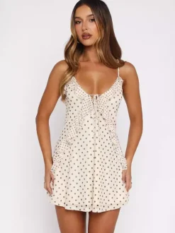 Robe mini à pois crème et volants pour femme style chic d'été