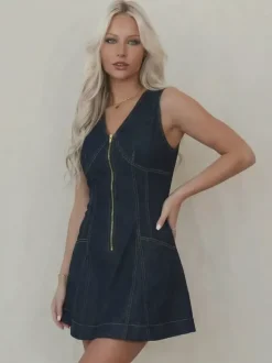 Robe mini en jean sans manches pour femme - Robe d'été bleu foncé style western avec fermeture éclair sur le devant et coupe ajustée - Festival de musique d'été 2026