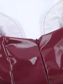 Robe mini femme en similicuir rouge foncé - Robe moulante sexy à décolleté plongeant et dos nu - Style rebelle pour vos soirées d'été 2026