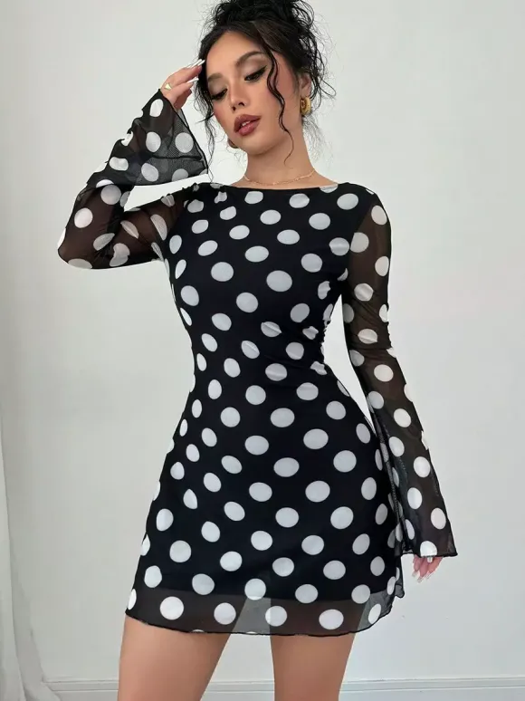 Robe mini moulante à pois manches longues et dos nu collection 2026