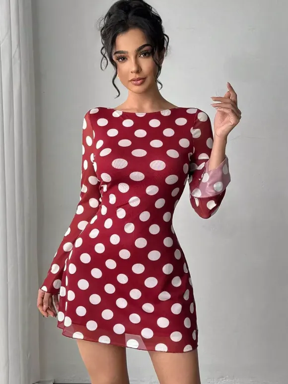Robe mini moulante à pois manches longues et dos nu collection 2026