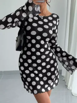 Robe mini moulante à pois manches longues et dos nu collection 2026