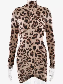 Robe mini moulante dos nu à col montant froncé style moderne collection femme 2026
