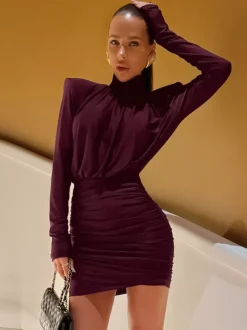 Robe moulante froncée à épaules rembourrées pour femme - Robe mini élégante en satin à col montant - Tenue chic et discrète pour cocktails printaniers 2026