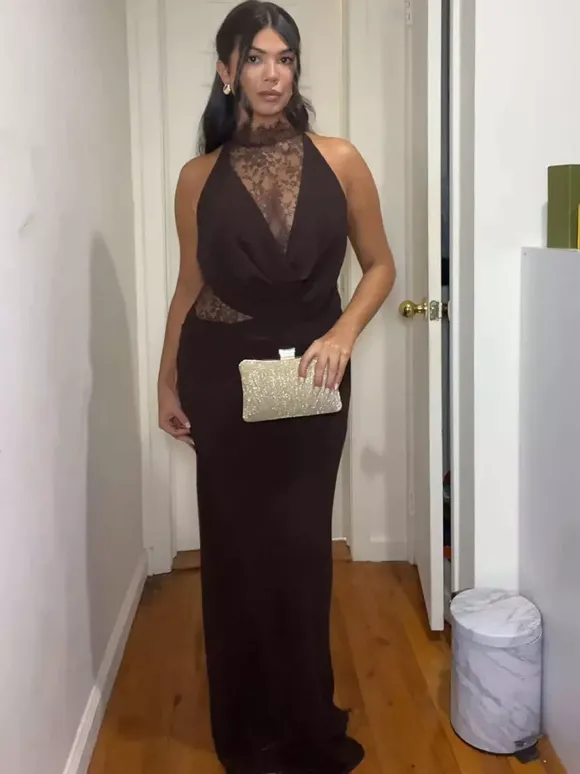 Robe moulante maxi sans manches à col montant empiècements en dentelle et découpes pour femme 2026