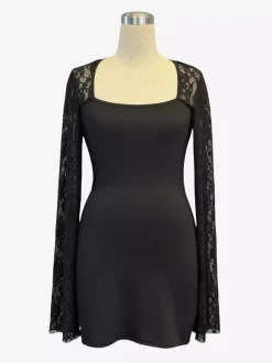 Robe moulante mini à col carré manches longues évasées en dentelle collection femme 2026
