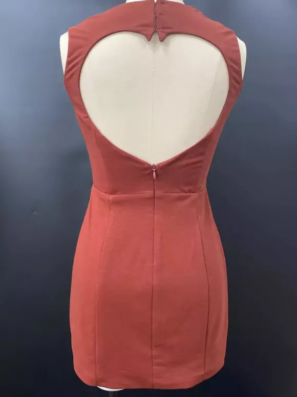 Robe moulante mini à décolleté plongeant et bretelles géométriques pour femme 2026
