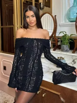 Robe moulante mini en dentelle à épaules dénudées manches longues et poignets évasés pour femme 2026