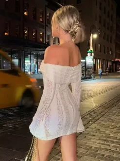 Robe moulante mini en dentelle à épaules dénudées manches longues et poignets évasés pour femme 2026