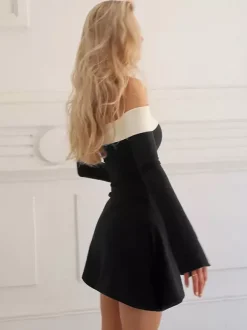 Robe noire chic à manches longues et mini bicolore épaules dénudées idéale pour un rendez-vous galant.