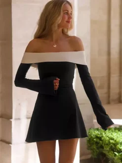 Robe noire chic à manches longues et mini bicolore épaules dénudées idéale pour un rendez-vous galant.