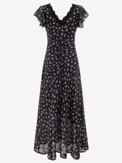 Robe noire de tous les jours en dentelle à manches courtes col montant et taille haute.