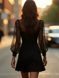 Robe noire élégante mini en dentelle à manches longues bouffantes et col rond idéale pour une soirée romantique.