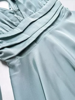 Robe patineuse en satin à col en V profond et manches longues en cloche plissée mini robe trapèze sexy pour femmes 2026