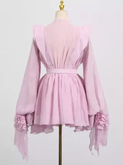 Robe rose cintrée et élégante à volants superposés parfaite pour l'été