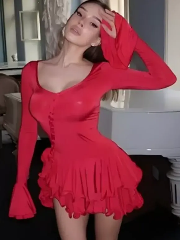 Robe rose élégante à petits boutons volants manches longues col en V et manches évasées idéale pour un rendez-vous galant.