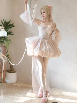 Robe Sweet Lolita en jacquard avec n艙uds jupe-salopette rose à manches amovibles silhouette fleurie et traîne.