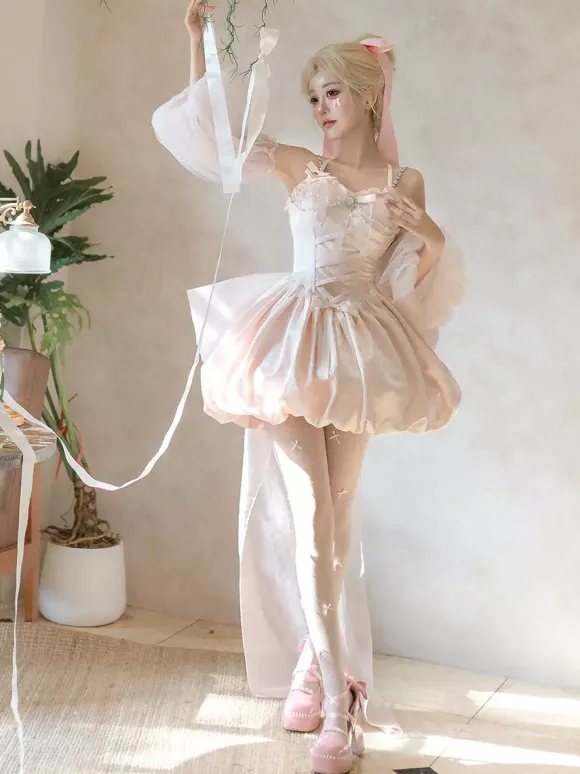 Robe Sweet Lolita en jacquard avec n艙uds jupe-salopette rose à manches amovibles silhouette fleurie et traîne.