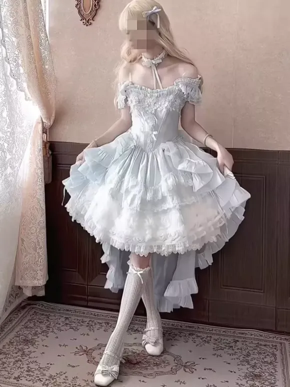 Robe Sweet Lolita en polyester sans manches à lacets et volants multiples couleur champagne.