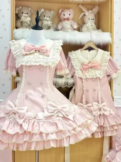 Robe Sweet Lolita rose à manches courtes volants et n艙uds avec chapeau.