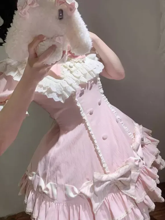 Robe Sweet Lolita rose à manches courtes volants et n艙uds avec chapeau.