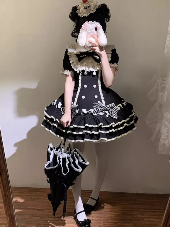 Robe Sweet Lolita rose à manches courtes volants et n艙uds avec chapeau.