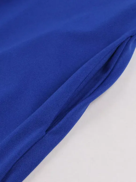Robe swing vintage pour femme années 1950 ornée de détails contrastés col à n艙ud idéale pour un tea party.