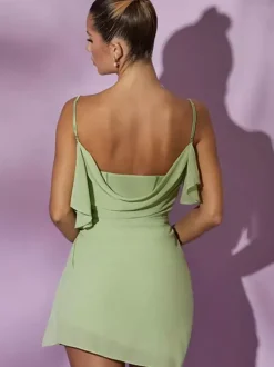 Robe verte sexy mini à volants irréguliers et sans manches col carré idéale pour une soirée en amoureux.