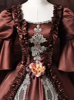 Robe victorienne rococo marron pour femme ornée d'appliqués de dentelle et de manches évasées style rétro vintage