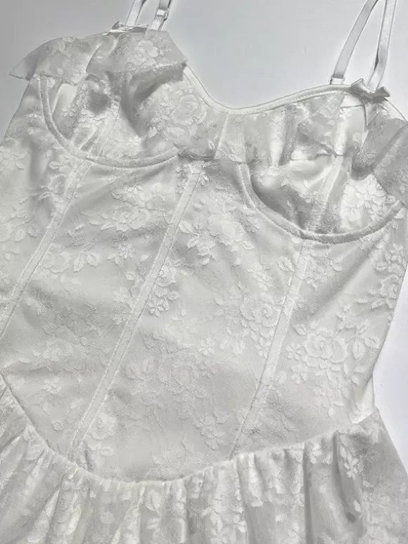 Robe blanche sexy mini dos nu à lacets sans manches col V pour une soirée en amoureux