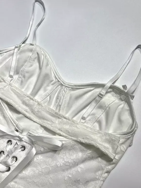 Robe blanche sexy mini dos nu à lacets sans manches col V pour une soirée en amoureux
