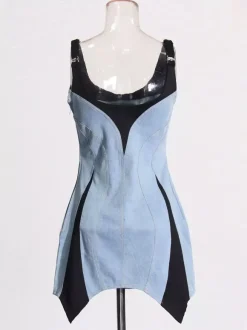 Robe bleue mini sans manches à col rond et taille haute idéale pour tous les jours.
