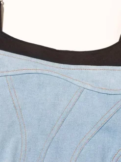 Robe bleue mini sans manches à col rond et taille haute idéale pour tous les jours.