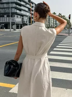 Robe-chemise femme en lin et coton mélangés couleur avoine - Robe longue sans manches à revers cranté et poche - Élégante tenue de bureau d'été avec ceinture - Collection 2026