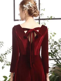 Robe cocktail col carré manche longue zip sur dos avec laçage