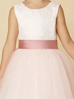 Robe cortège enfant col rond dos en coeur avec ceinture