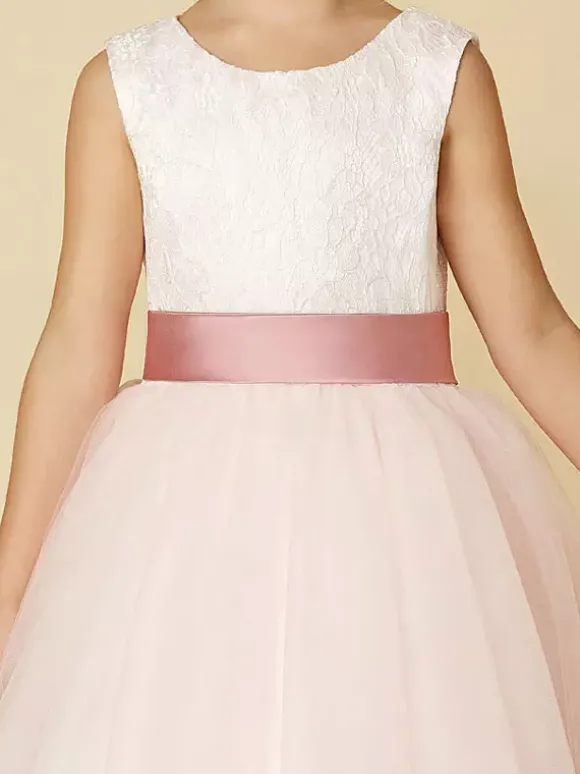 Robe cortège enfant col rond dos en coeur avec ceinture