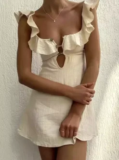 Robe courte crème à volants et col carré pour femme