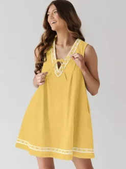 Robe courte en jean brodée pour femme - Robe d'été décontractée à col en V et noué sur le devant coupe babydoll avec poches - Vacances d'été à la plage 2026