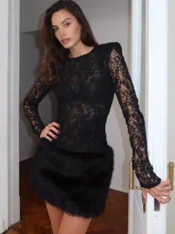 Robe courte femme en dentelle noire et fausse fourrure - Haut transparent sexy à manches longues - Style gothique idéale pour une soirée cocktail printanière 2026