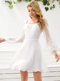 Robe Courte Femme en Mousseline à Col Carré avec Manches Longues Amples Coupe Cintrée Bas Evasée Unicolore