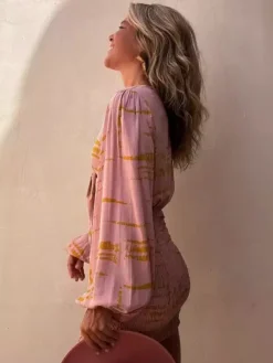 Robe courte imprimée bohème pour femme - Col en V à nouer sur le devant manches lanternes smockées - Collection été 2026