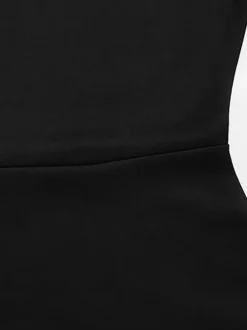 Robe courte élégante noire à col montant et manches courtes coupe trapèze ornée de dentelle et à découpe en forme de goutte - Idéale pour une fête d'anniversaire printanière (2026)