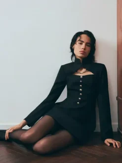 Robe courte à manches longues et découpes pour femme - Robe à col montant et boutons - Idéale pour une soirée romantique printanière 2026