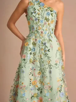Robe de bal asymétrique à fleurs sans manches longueur thé coupe trapèze en dentelle brodée