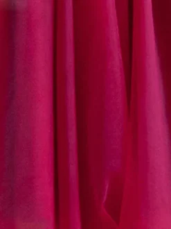 Robe de bal bordeaux en tulle hors de l'épaule laçage sur dos longueur au genou