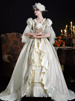 Robe de bal rococo pour femme style vintage en dentelle à volants et manches courtes.