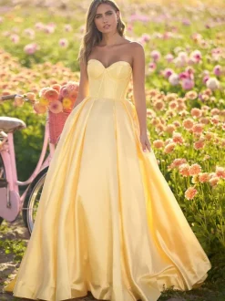 Robe de bal trapèze col en c艙ur tissu satiné sans manches robes de soirée plissées
