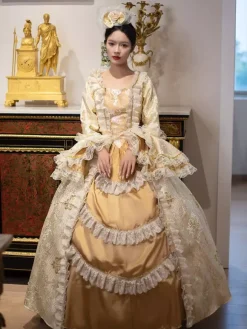 Robe de bal victorienne rococo dorée vintage ornée de dentelle et de volants manches longues évasées