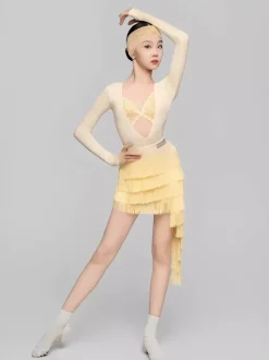 Robe de danse latine noire pour femme ensemble à franges et bandeau inclus.